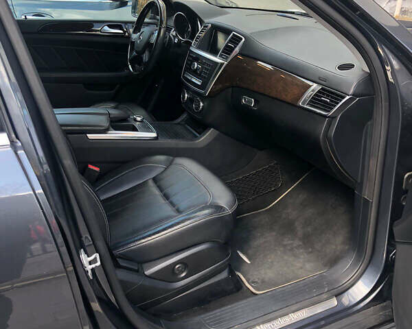 Серый Мерседес ГЛ-класс, объемом двигателя 2.99 л и пробегом 302 тыс. км за 28900 $, фото 3 на Automoto.ua