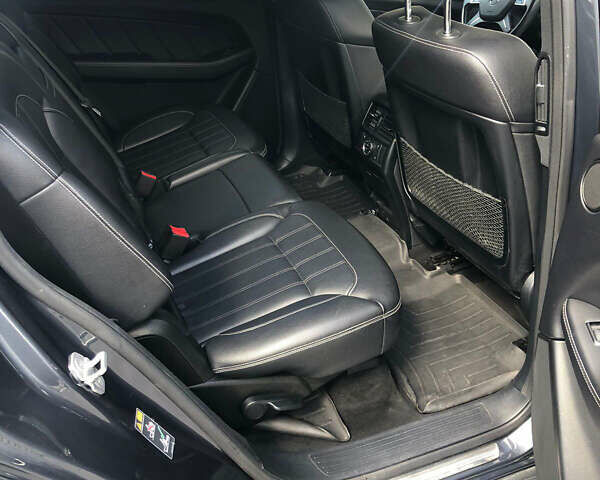 Серый Мерседес ГЛ-класс, объемом двигателя 2.99 л и пробегом 302 тыс. км за 28900 $, фото 2 на Automoto.ua