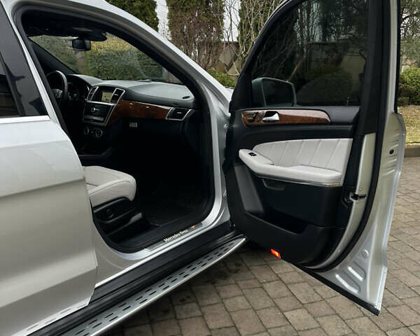 Серый Мерседес ГЛ-класс, объемом двигателя 3 л и пробегом 209 тыс. км за 26500 $, фото 50 на Automoto.ua