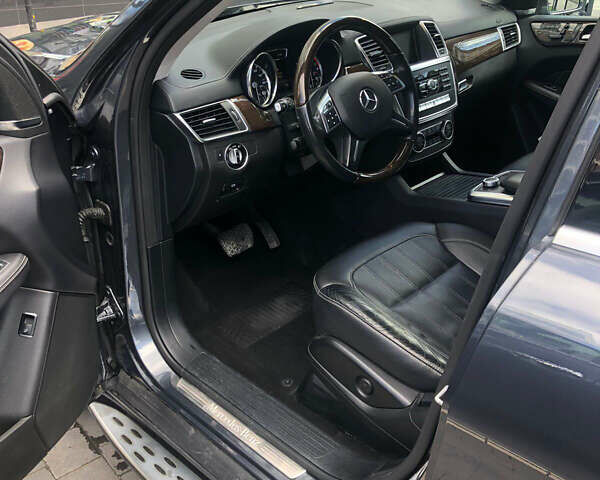 Серый Мерседес ГЛ-класс, объемом двигателя 2.99 л и пробегом 302 тыс. км за 28900 $, фото 4 на Automoto.ua