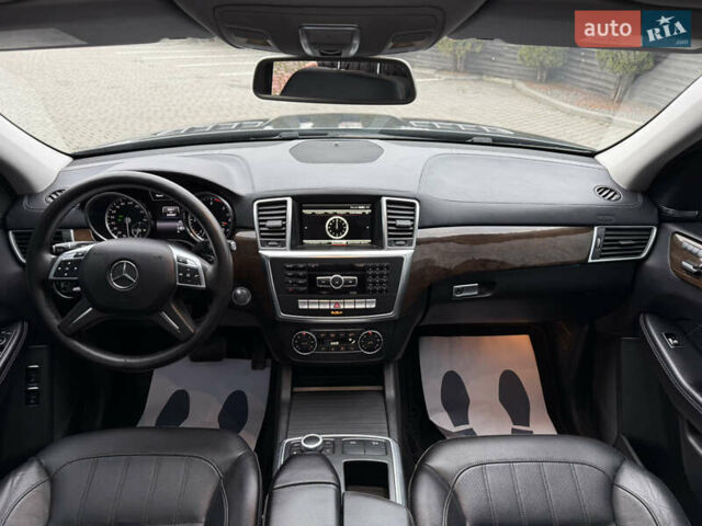 Серый Мерседес ГЛ-класс, объемом двигателя 3 л и пробегом 250 тыс. км за 24700 $, фото 74 на Automoto.ua