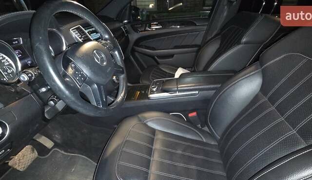 Серый Мерседес ГЛ-класс, объемом двигателя 3 л и пробегом 237 тыс. км за 25555 $, фото 1 на Automoto.ua