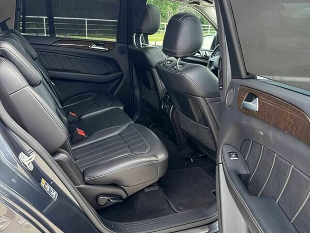 Серый Мерседес ГЛ-класс, объемом двигателя 3 л и пробегом 73 тыс. км за 13000 $, фото 12 на Automoto.ua