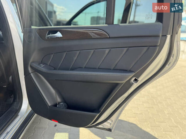 Серый Мерседес ГЛ-класс, объемом двигателя 3 л и пробегом 236 тыс. км за 18900 $, фото 30 на Automoto.ua