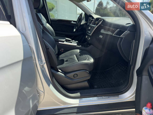 Серый Мерседес ГЛ-класс, объемом двигателя 3 л и пробегом 236 тыс. км за 18900 $, фото 28 на Automoto.ua