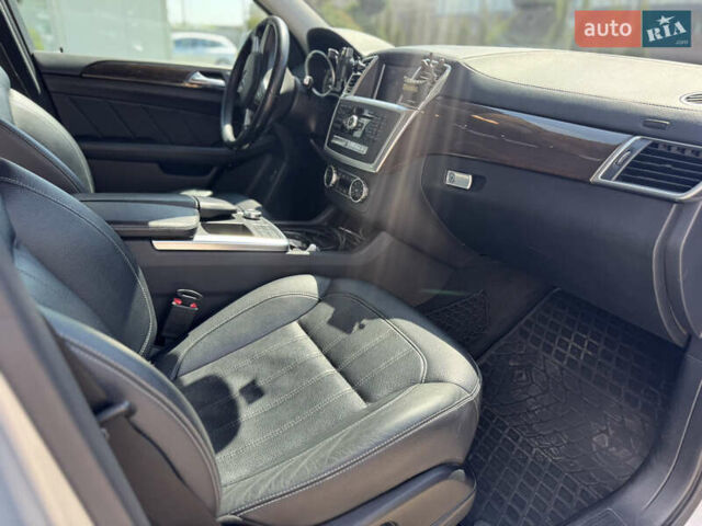Серый Мерседес ГЛ-класс, объемом двигателя 3 л и пробегом 236 тыс. км за 18900 $, фото 26 на Automoto.ua