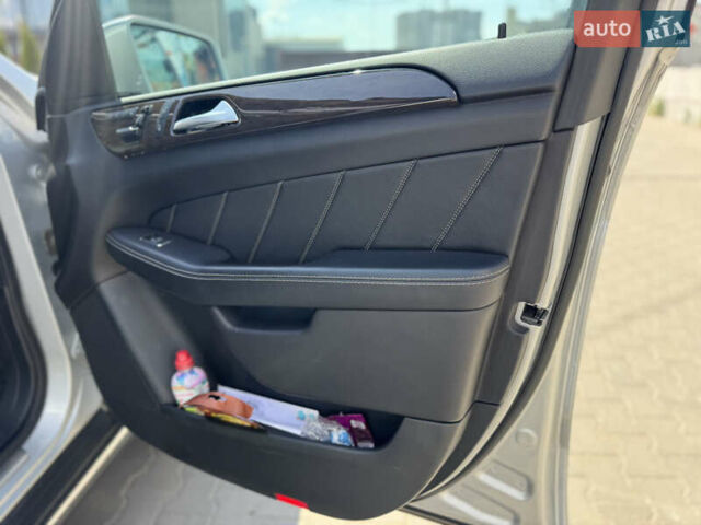 Серый Мерседес ГЛ-класс, объемом двигателя 3 л и пробегом 236 тыс. км за 18900 $, фото 27 на Automoto.ua