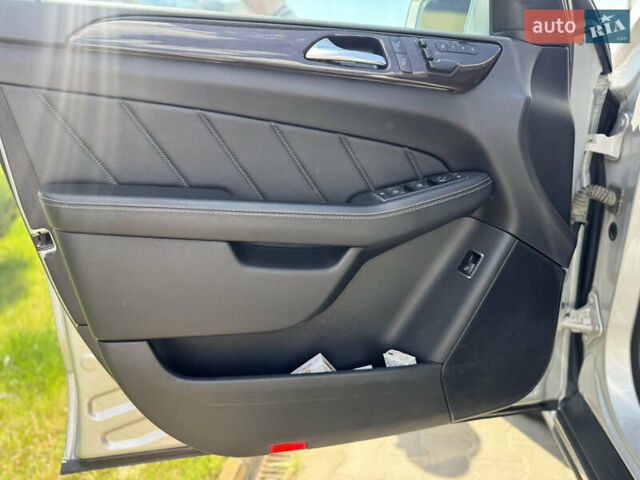Серый Мерседес ГЛ-класс, объемом двигателя 3 л и пробегом 236 тыс. км за 18900 $, фото 34 на Automoto.ua