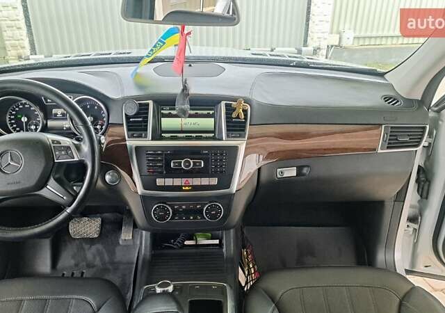 Серый Мерседес ГЛ-класс, объемом двигателя 3 л и пробегом 241 тыс. км за 25500 $, фото 11 на Automoto.ua
