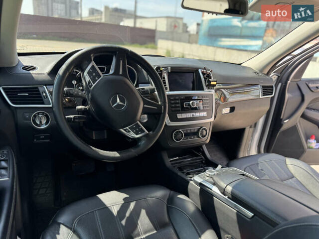 Серый Мерседес ГЛ-класс, объемом двигателя 3 л и пробегом 236 тыс. км за 18900 $, фото 33 на Automoto.ua
