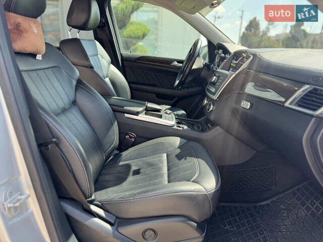 Серый Мерседес ГЛ-класс, объемом двигателя 3 л и пробегом 236 тыс. км за 18900 $, фото 25 на Automoto.ua