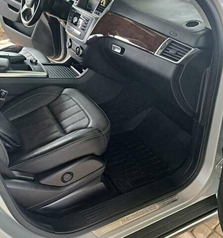 Серый Мерседес ГЛ-класс, объемом двигателя 3 л и пробегом 241 тыс. км за 25500 $, фото 9 на Automoto.ua