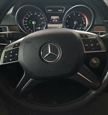 Серый Мерседес ГЛ-класс, объемом двигателя 3 л и пробегом 241 тыс. км за 25500 $, фото 13 на Automoto.ua