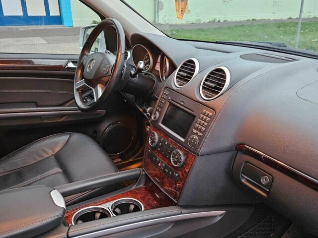 Серый Мерседес GL серия, объемом двигателя 3 л и пробегом 165 тыс. км за 19500 $, фото 17 на Automoto.ua