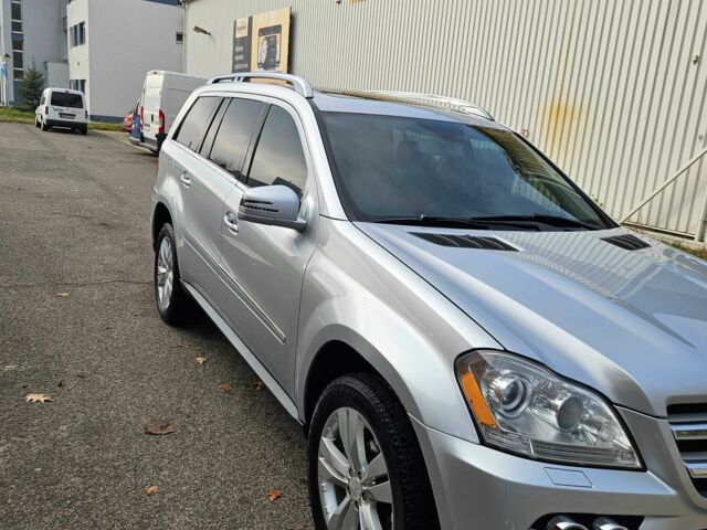 Серый Мерседес GL серия, объемом двигателя 3 л и пробегом 165 тыс. км за 19500 $, фото 1 на Automoto.ua