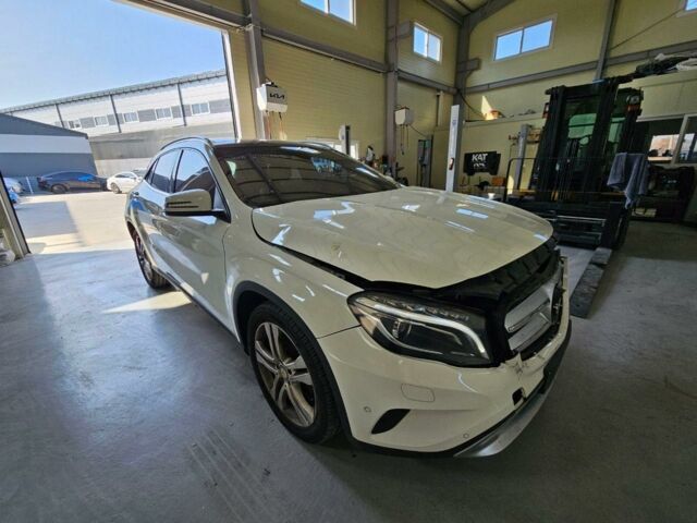 Белый Мерседес ГЛA 200, объемом двигателя 2.2 л и пробегом 127 тыс. км за 16300 $, фото 2 на Automoto.ua