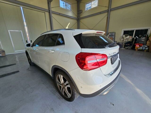 Белый Мерседес ГЛA 200, объемом двигателя 2.2 л и пробегом 127 тыс. км за 16300 $, фото 4 на Automoto.ua