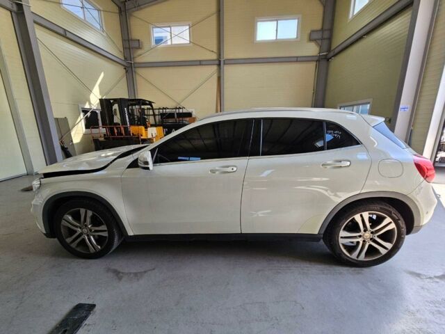 Белый Мерседес ГЛA 200, объемом двигателя 2.2 л и пробегом 127 тыс. км за 16300 $, фото 3 на Automoto.ua