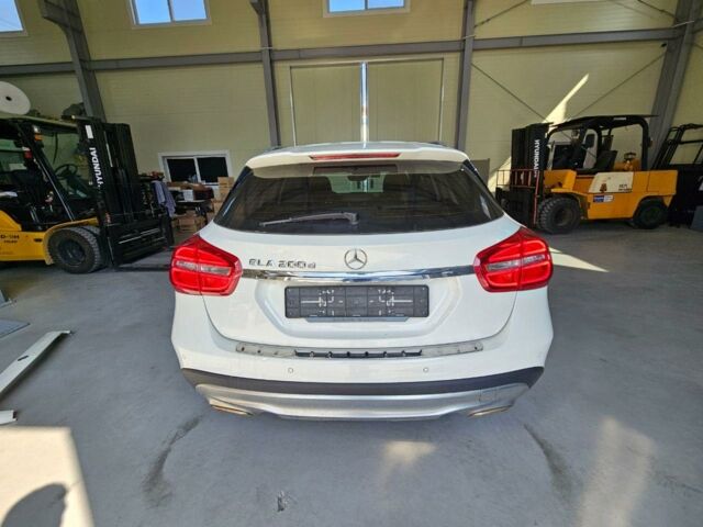 Белый Мерседес ГЛA 200, объемом двигателя 2.2 л и пробегом 127 тыс. км за 16300 $, фото 5 на Automoto.ua