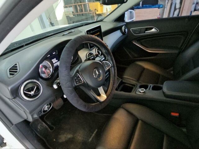 Белый Мерседес ГЛA 200, объемом двигателя 2.2 л и пробегом 127 тыс. км за 16300 $, фото 12 на Automoto.ua