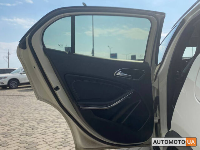 Белый Мерседес GLA 220, объемом двигателя 2.1 л и пробегом 220 тыс. км за 24900 $, фото 22 на Automoto.ua