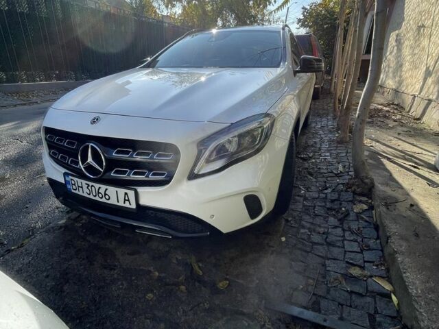 Білий Мерседес ГЛА-Клас, об'ємом двигуна 1.6 л та пробігом 1000 тис. км за 25000 $, фото 1 на Automoto.ua