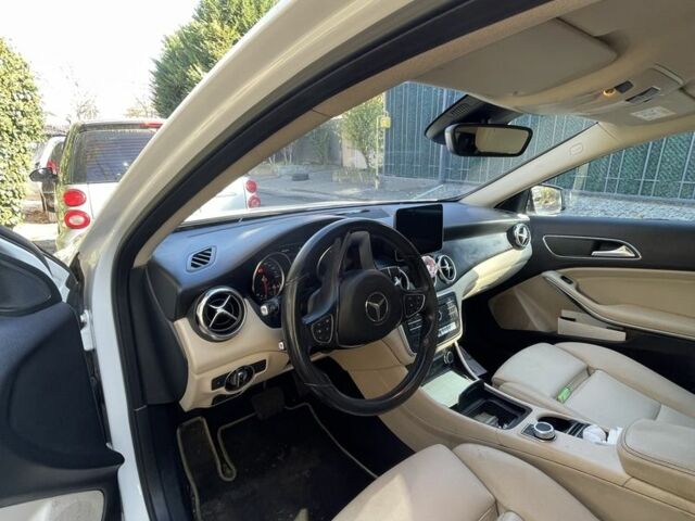 Білий Мерседес ГЛА-Клас, об'ємом двигуна 1.6 л та пробігом 1000 тис. км за 25000 $, фото 6 на Automoto.ua