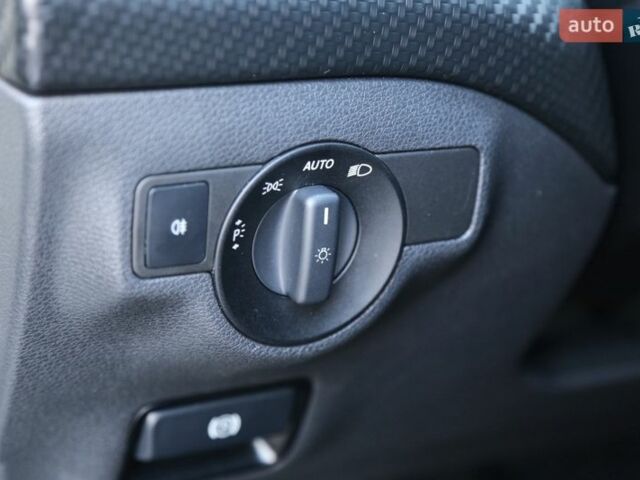 Белый Мерседес ГЛА-Класс, объемом двигателя 1.99 л и пробегом 103 тыс. км за 17700 $, фото 23 на Automoto.ua