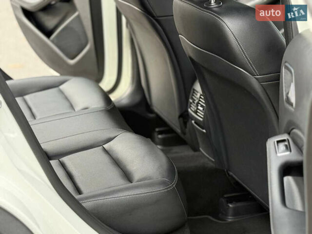 Белый Мерседес ГЛА-Класс, объемом двигателя 1.99 л и пробегом 96 тыс. км за 17500 $, фото 9 на Automoto.ua