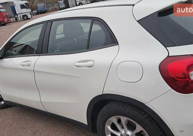 Белый Мерседес ГЛА-Класс, объемом двигателя 2.14 л и пробегом 138 тыс. км за 16500 $, фото 4 на Automoto.ua