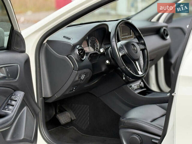 Белый Мерседес ГЛА-Класс, объемом двигателя 1.99 л и пробегом 96 тыс. км за 17500 $, фото 12 на Automoto.ua