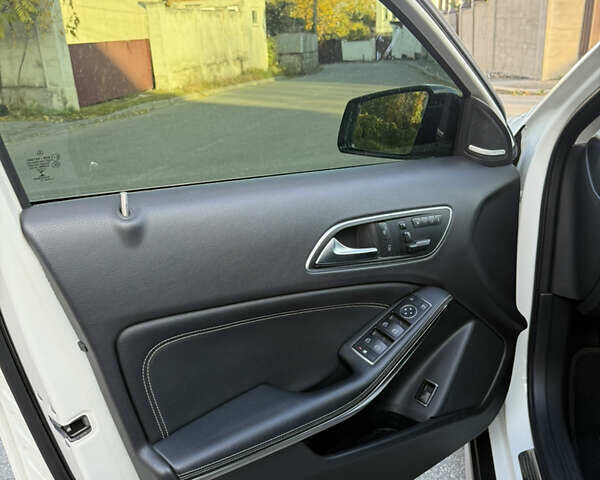 Белый Мерседес ГЛА-Класс, объемом двигателя 1.99 л и пробегом 149 тыс. км за 15499 $, фото 11 на Automoto.ua