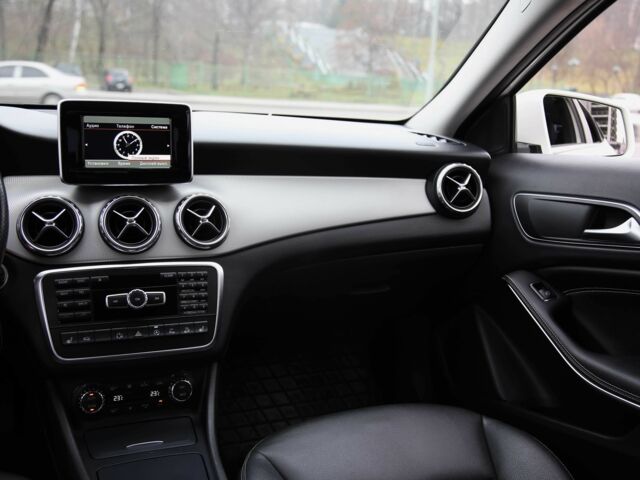 Білий Мерседес ГЛА-Клас, об'ємом двигуна 2 л та пробігом 102 тис. км за 19500 $, фото 12 на Automoto.ua