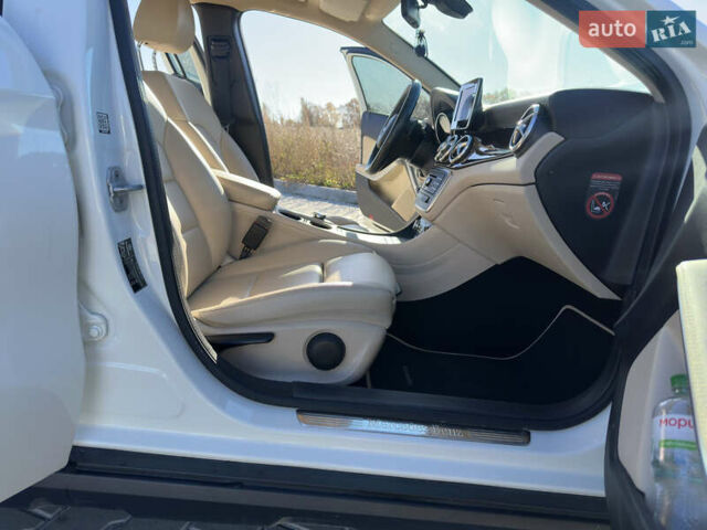 Білий Мерседес ГЛА-Клас, об'ємом двигуна 1.6 л та пробігом 111 тис. км за 18599 $, фото 16 на Automoto.ua