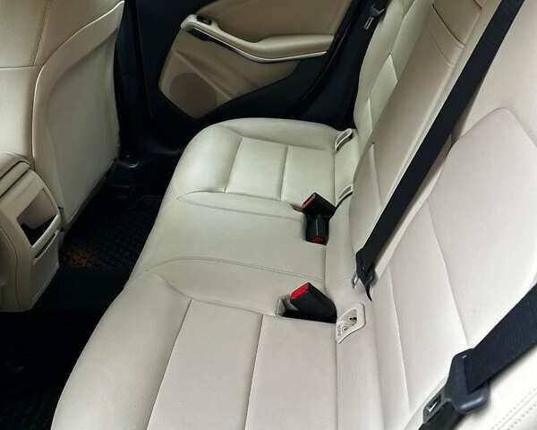 Белый Мерседес ГЛА-Класс, объемом двигателя 1.99 л и пробегом 150 тыс. км за 16600 $, фото 20 на Automoto.ua