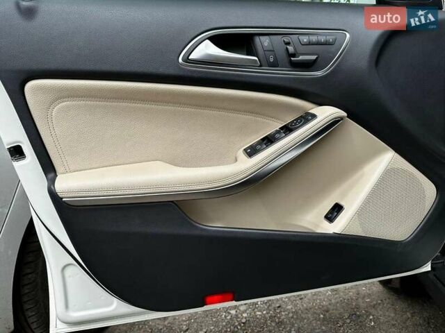 Белый Мерседес ГЛА-Класс, объемом двигателя 1.99 л и пробегом 150 тыс. км за 16600 $, фото 23 на Automoto.ua