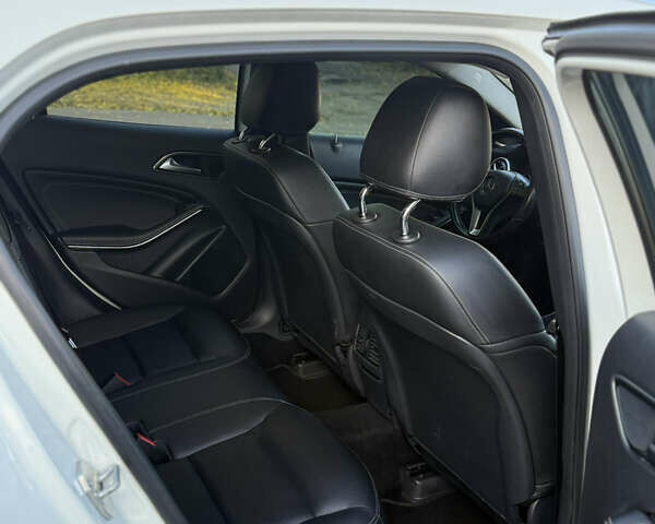 Белый Мерседес ГЛА-Класс, объемом двигателя 1.99 л и пробегом 149 тыс. км за 15499 $, фото 15 на Automoto.ua