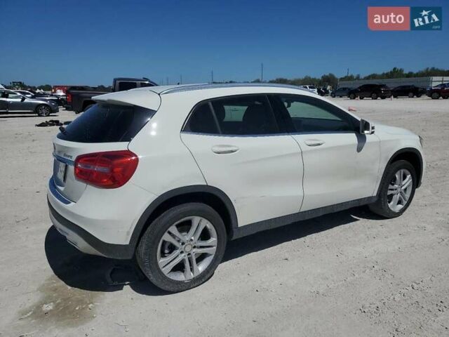 Белый Мерседес ГЛА-Класс, объемом двигателя 1.99 л и пробегом 25 тыс. км за 3000 $, фото 2 на Automoto.ua