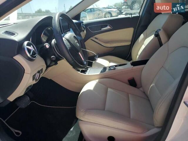 Белый Мерседес ГЛА-Класс, объемом двигателя 1.99 л и пробегом 25 тыс. км за 3000 $, фото 6 на Automoto.ua