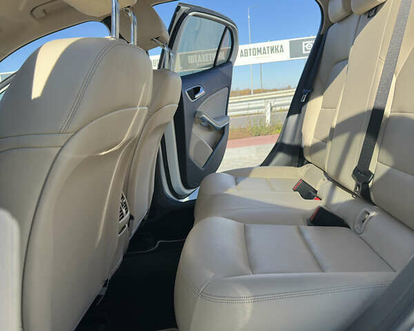 Білий Мерседес ГЛА-Клас, об'ємом двигуна 1.6 л та пробігом 111 тис. км за 18599 $, фото 23 на Automoto.ua