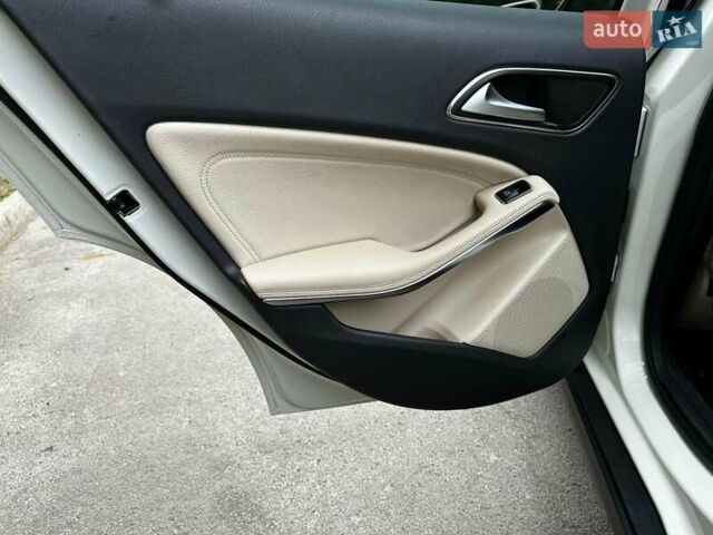 Белый Мерседес ГЛА-Класс, объемом двигателя 1.99 л и пробегом 150 тыс. км за 16600 $, фото 22 на Automoto.ua