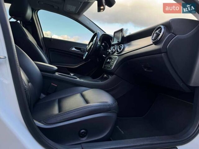 Білий Мерседес ГЛА-Клас, об'ємом двигуна 1.99 л та пробігом 149 тис. км за 18000 $, фото 75 на Automoto.ua