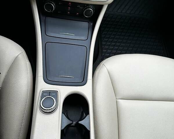 Белый Мерседес ГЛА-Класс, объемом двигателя 1.99 л и пробегом 150 тыс. км за 16600 $, фото 18 на Automoto.ua