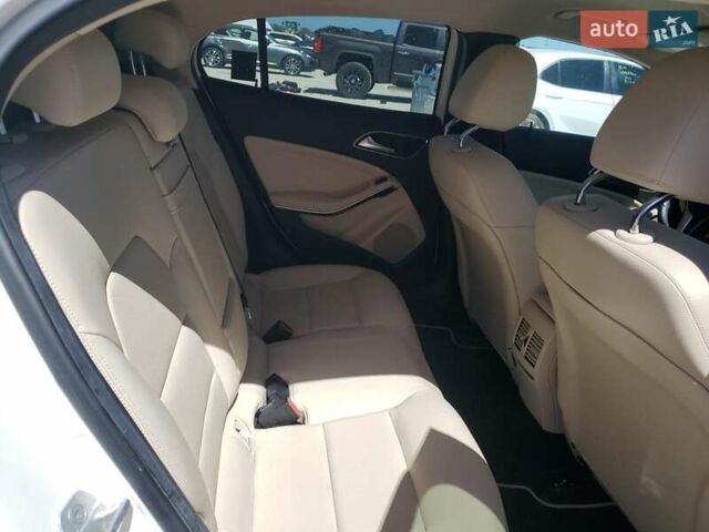 Белый Мерседес ГЛА-Класс, объемом двигателя 1.99 л и пробегом 25 тыс. км за 3000 $, фото 10 на Automoto.ua