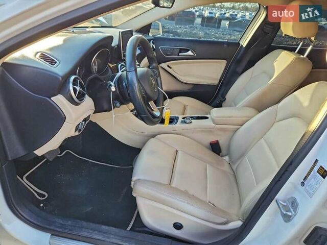 Белый Мерседес ГЛА-Класс, объемом двигателя 1.99 л и пробегом 170 тыс. км за 4500 $, фото 7 на Automoto.ua