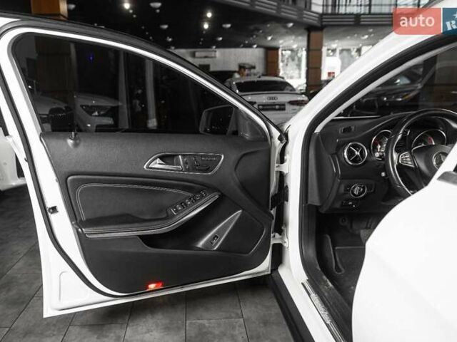 Белый Мерседес ГЛА-Класс, объемом двигателя 2.14 л и пробегом 123 тыс. км за 21900 $, фото 38 на Automoto.ua