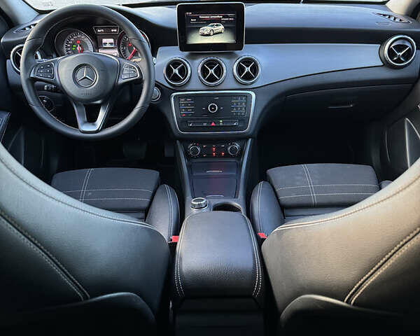 Белый Мерседес ГЛА-Класс, объемом двигателя 1.46 л и пробегом 324 тыс. км за 16700 $, фото 10 на Automoto.ua