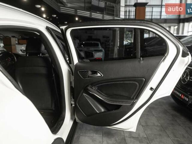 Белый Мерседес ГЛА-Класс, объемом двигателя 2.14 л и пробегом 123 тыс. км за 21900 $, фото 26 на Automoto.ua