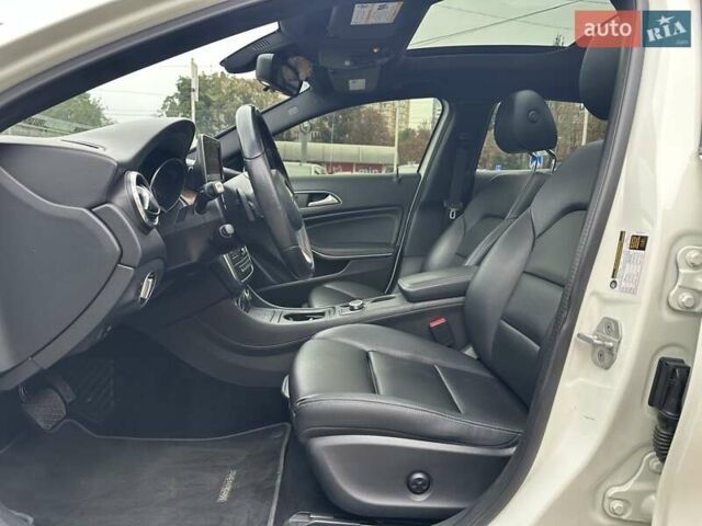 Белый Мерседес ГЛА-Класс, объемом двигателя 1.99 л и пробегом 145 тыс. км за 19500 $, фото 12 на Automoto.ua