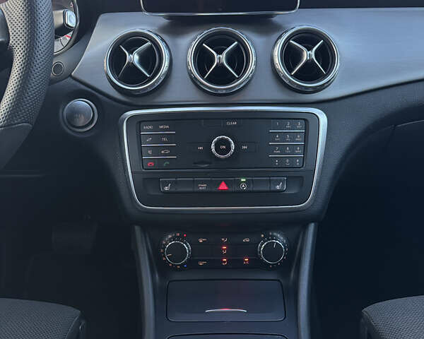 Белый Мерседес ГЛА-Класс, объемом двигателя 1.46 л и пробегом 324 тыс. км за 16700 $, фото 12 на Automoto.ua